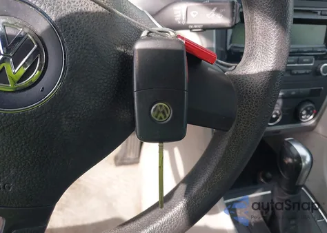 2015 Volkswagen Passat 1.8T S z USA, uszkodzony, nr VIN 1VWAS7A30FC013870